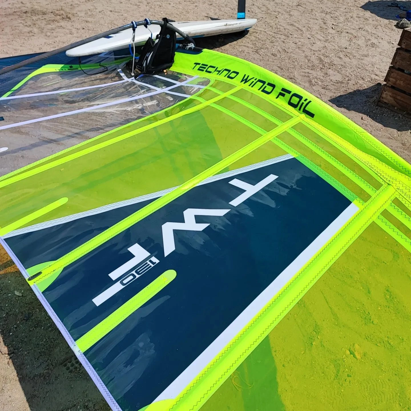 Windsurf sail and rigging details